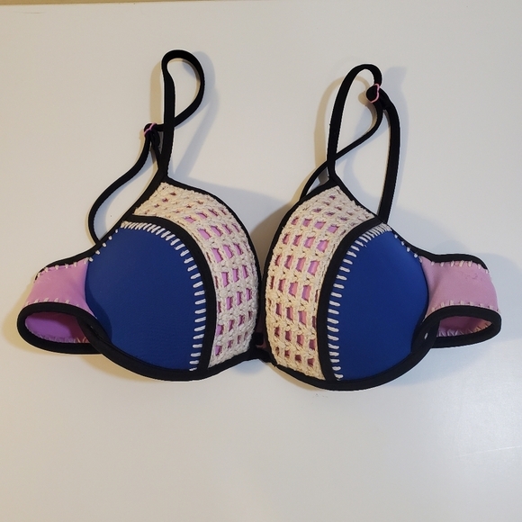 Victoria's Secret Crochet Bikini top size XS - Picture 2 of 8